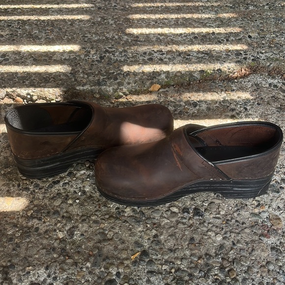 Brown oiled leather danskos size 42 - Picture 3 of 4
